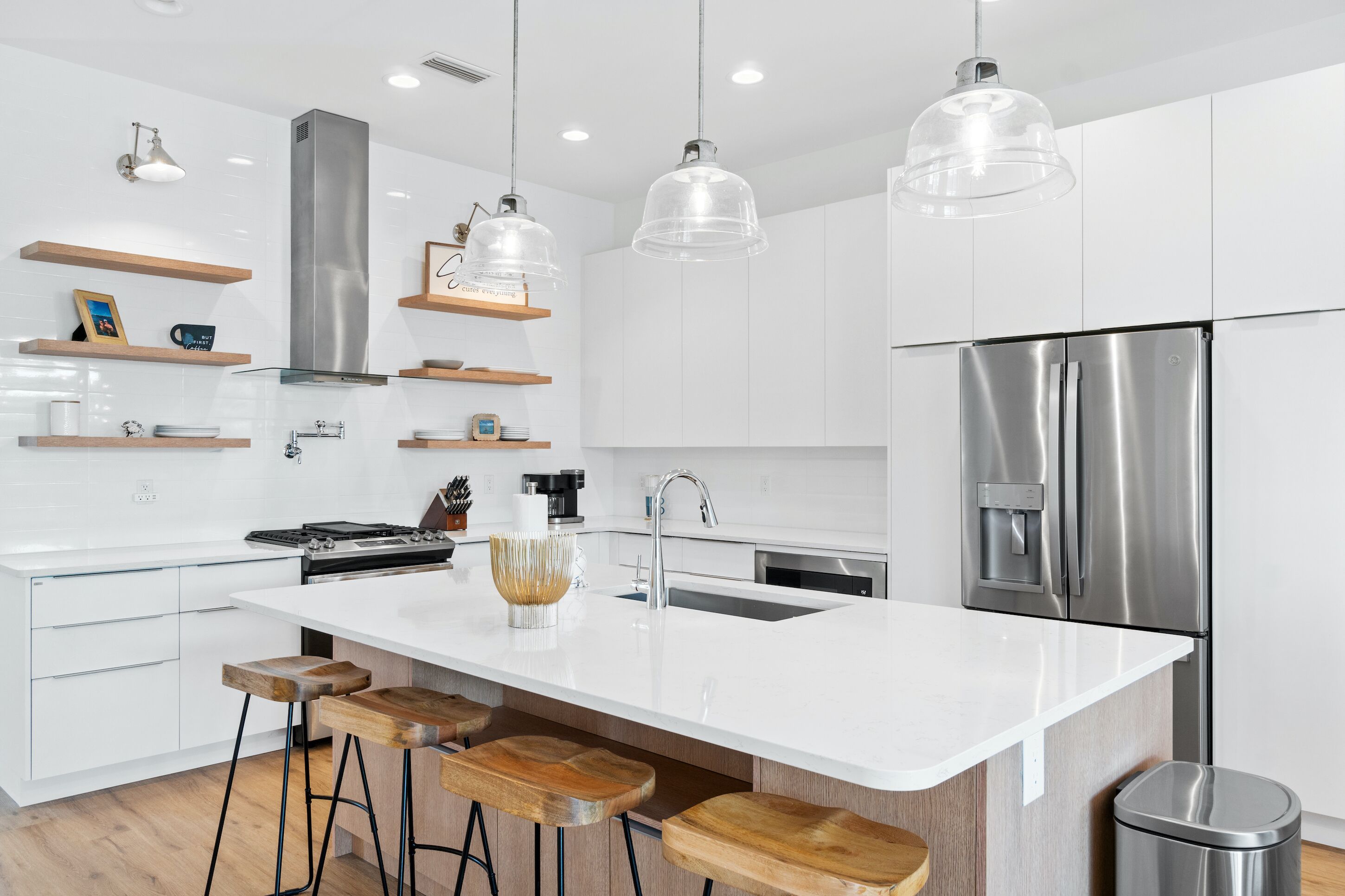 Hus | Eget kjøkken | Kjøleskap, mikrobølgeovn, ovn og kokeplater