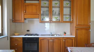 Frigorifero, forno, macchina per tè/caffè, seggiolone