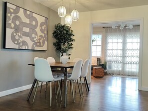 Dining - Bungalow By The Bay (Corpus Christi)