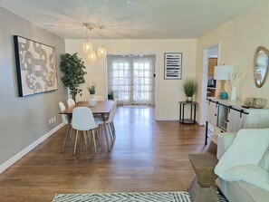 Interior - Bungalow By The Bay (Corpus Christi)
