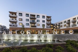 Exterior - Upscale Silicon Valley Apartment (Menlo Park)