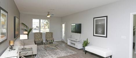 Télévision, table de tennis de table