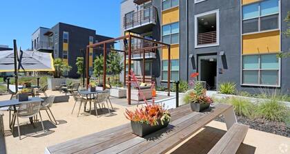 Elegant 3BR Condo with Outdoor Pool and Fire Pit at Elan Menlo