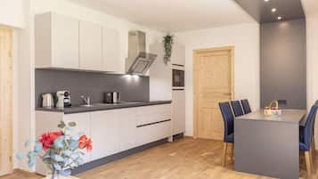 Kühlschrank, Mikrowelle, Ofen, Geschirrspüler