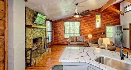 Mtn Charm on Lake Burton in 3-bedroom Apt.
Nightly rental or 12 month lease.