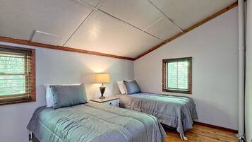3 bedrooms, desk, free WiFi, bed sheets