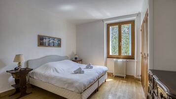 6 bedrooms, bed sheets