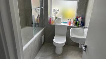 Standard Double Room | Bathroom