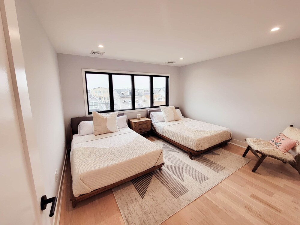 Brand New! 200 yards to the beach! Manasquan Vrbo