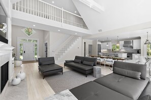 Smart TV, fireplace, offices - Hamptons Sanctuary in Sag Harbor (Sag Harbor)
