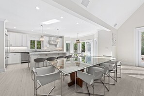 Fridge, microwave, oven, stovetop - Hamptons Sanctuary in Sag Harbor (Sag Harbor)