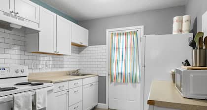Red River Duplex - Unit 5 - 12 miles to the Gorge!
