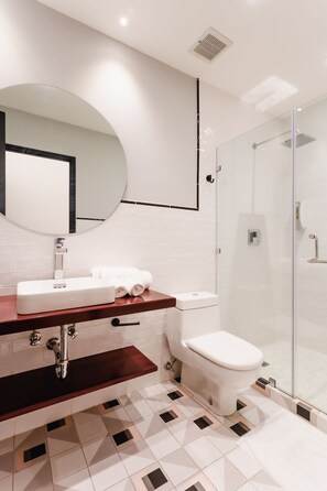 Deluxe Apartment | Bathroom | Combined shower/tub, rainfall showerhead, hair dryer, towels - Lefevre 2B (Panama City)