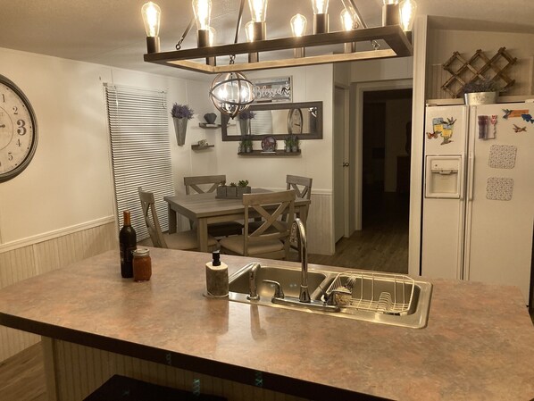 Dining - Gurley's Happy Place! Quarter mile to main entrance of the Butte. Come Play!!! (Elephant Butte)