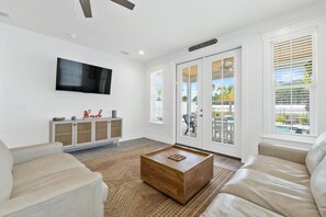 Smart TV 55-inci dengan saluran TV digital, TV, dan Netflix