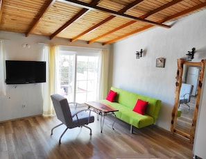 Classic-Apartment | Hochwertige Bettwaren, Schreibtisch, kostenloses WLAN, Bettwäsche