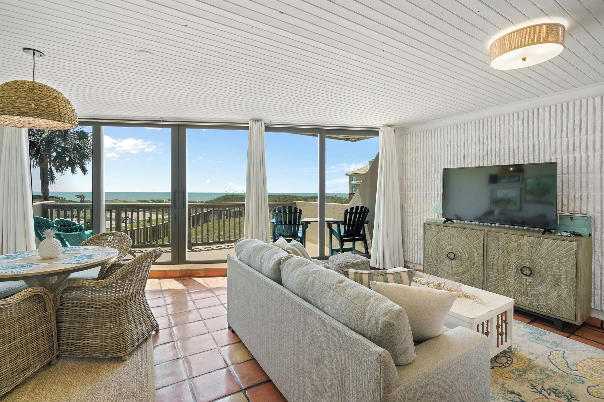 [Newly Renovated Oceanview Condo, 1BR w/ Bunks, Steps to Beach, Resort Pool]