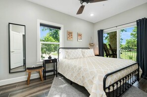 3 chambres, bureau, Wi-Fi, literie fournie