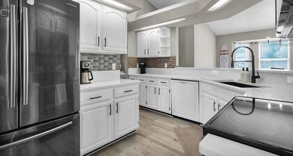 Family Friendly Neighborhood~ Easy Beach Access