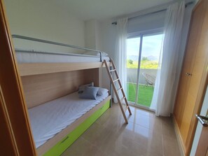 3 bedrooms, travel crib, WiFi, bed sheets