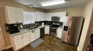 Coffee/tea maker - Erika’s Quiet Place Getaway near Woodlands (Conroe)