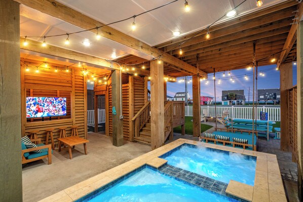 Outdoor pool, a heated pool - Heated Pool-Hot Tub & Golf: Newly Built Beach Home with Gulf Views (Galveston)