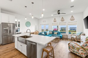 Fridge, microwave, oven, stovetop - Heated Pool-Hot Tub & Golf: Newly Built Beach Home with Gulf Views (Galveston)