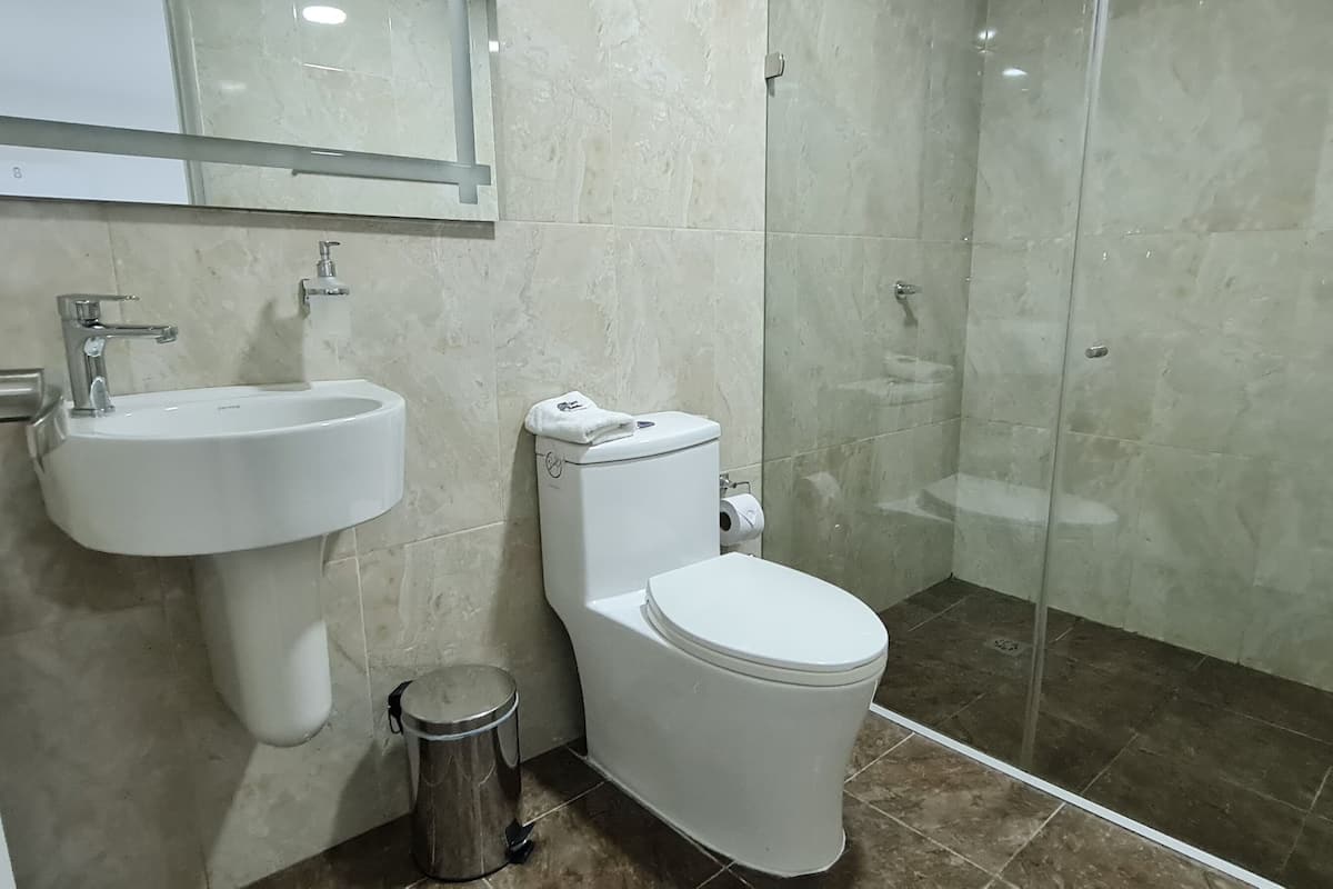 shower, rainfall showerhead, heated floors, towels