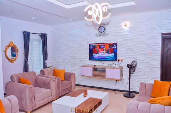 智能电视、壁炉