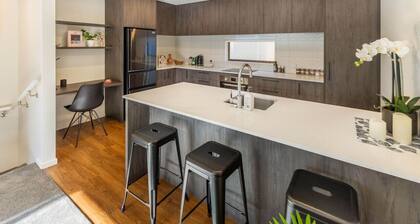 Cozy 3-Bedroom near Hagley Park w/Garage