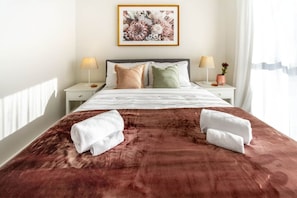 3 bedrooms, desk, iron/ironing board, free WiFi