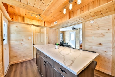 Hot tub Completely private Fenced yard with Pool and Hot tub near Hunter MT