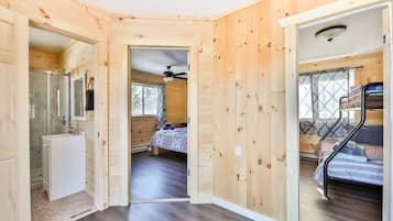 4 bedrooms, WiFi, bed sheets
