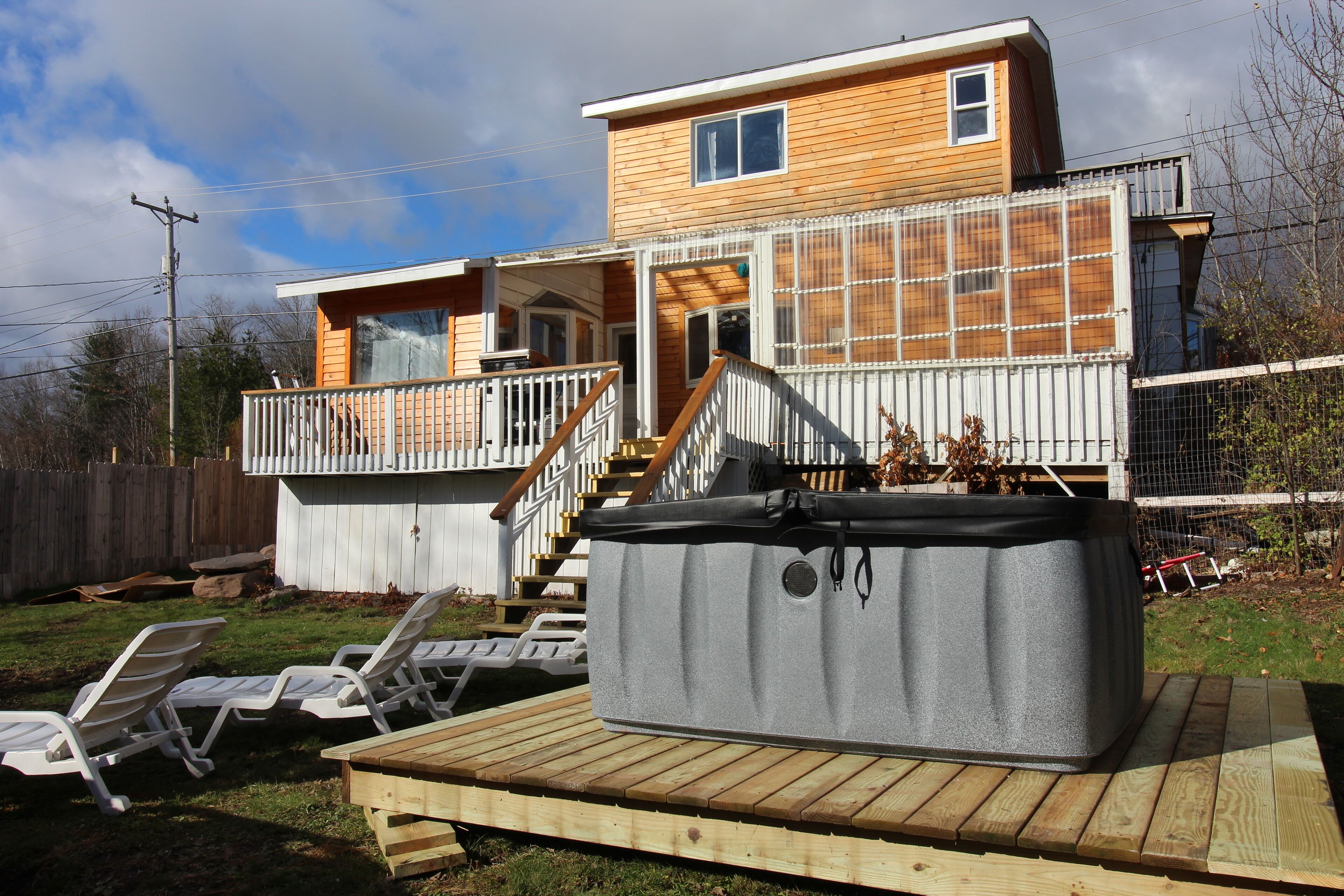 Hot tub Completely private Fenced yard with Pool and Hot tub near Hunter MT