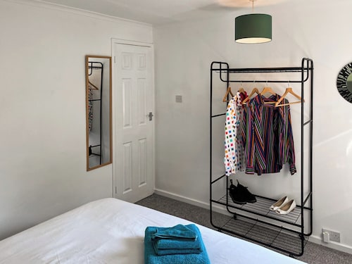 3 bedroom accommodation in Blaydon Burn, near Newcastle upon Tyne