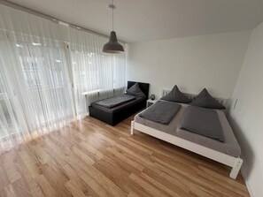 4 bedrooms, desk, travel cot, WiFi