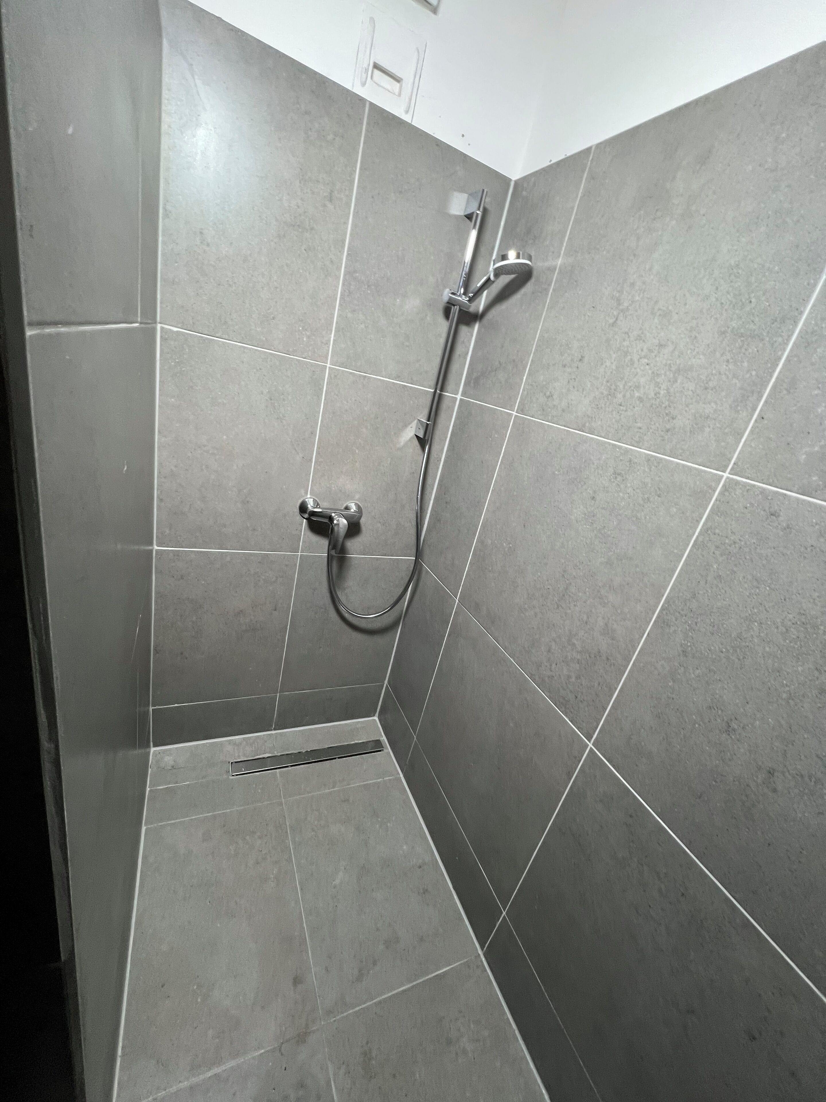 Kostenlose Toilettenartikel, Haartrockner, Handtücher, Seife