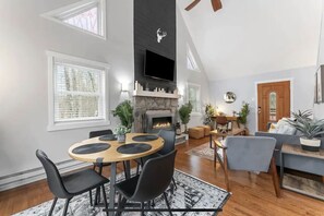 Dining - Cottage by the Lake, Hot Tub, Game Room, Private Pool. (Albrightsville)