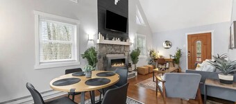 Cottage by the Lake, Hot Tub, Game Room, Private Pool.