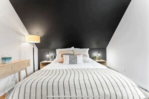 3 bedrooms, desk, travel cot, free WiFi