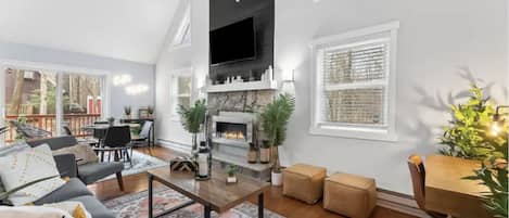 Smart TV, chimenea, videojuegos, futbolito