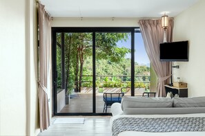 Deluxe Room, 1 King Bed, Non Smoking, Sea View | 1 bedroom, premium bedding, minibar, in-room safe