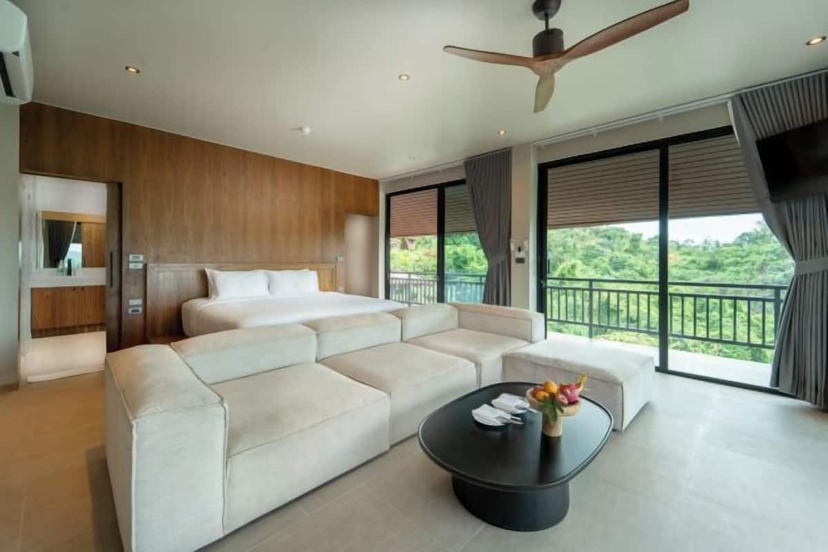 1 bedroom, premium bedding, minibar, in-room safe