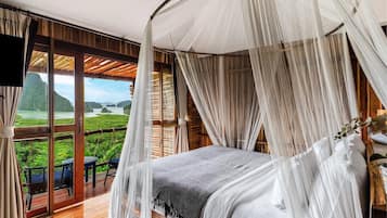 Casa sull'albero panoramica, 1 letto king, vasca da bagno, vista mare | 1 camera, biancheria da letto di alta qualità, minibar