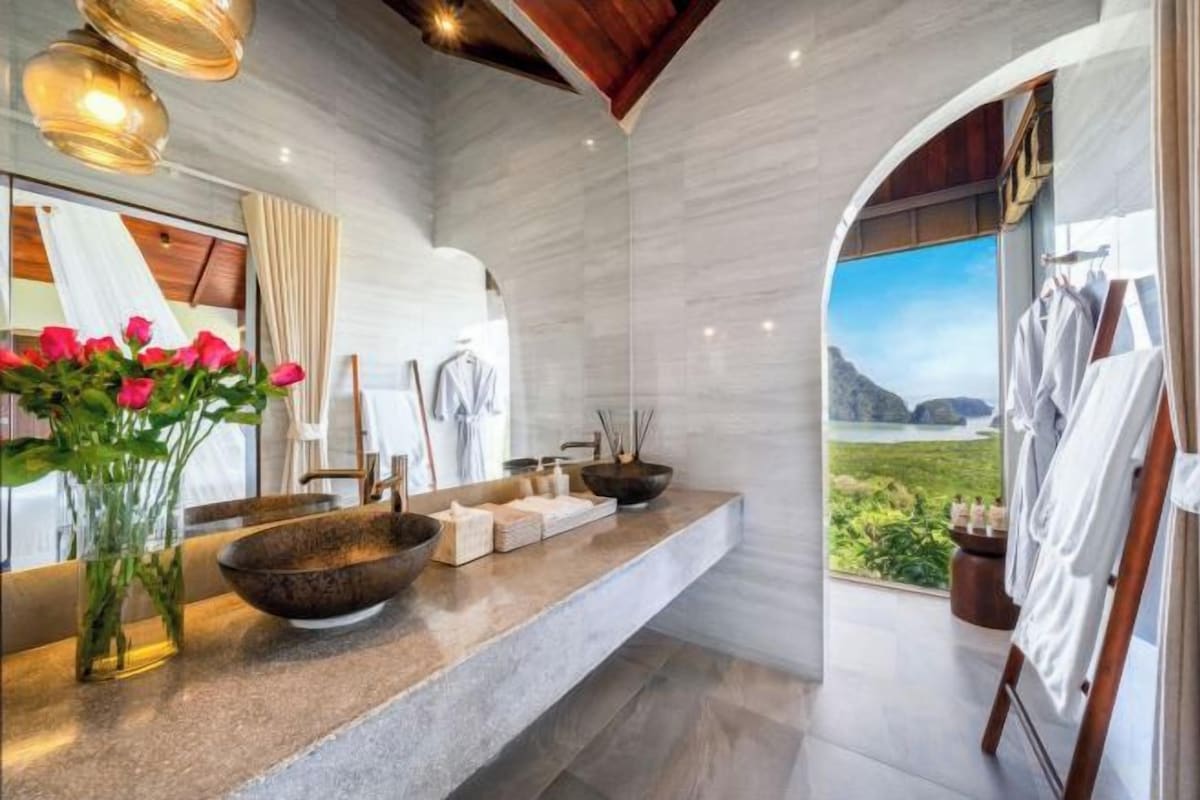 Baño | Artículos de higiene personal gratuitos, secador de pelo y albornoces