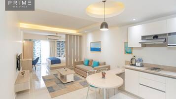 Dusche, Regendusche, Handtücher, Toilettenpapier