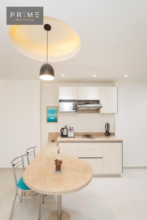 Shower, rainfall showerhead, towels, toilet paper - Prime Residence New Alamein (El Alamein)