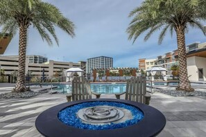 Outdoor pool, a heated pool - Ultra Modern Pool Home w/ Rooftop Private HOTTUB BBQ Grills Ray James Stadium (Tampa)