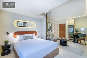 Superior Studio | 1 bedroom, in-room safe, blackout drapes, soundproofing