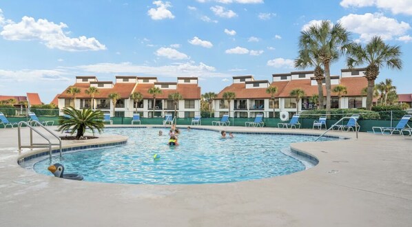 Piscine extérieure, piscine chauffée